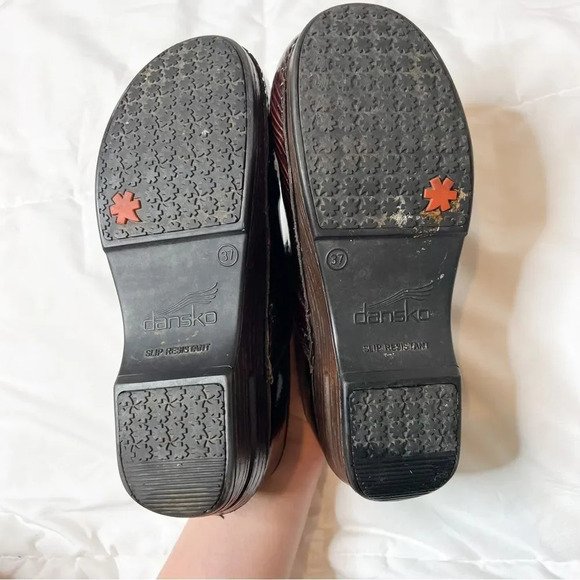 Dansko Abstract Line Print Clog Shoes - Picture 10 of 11